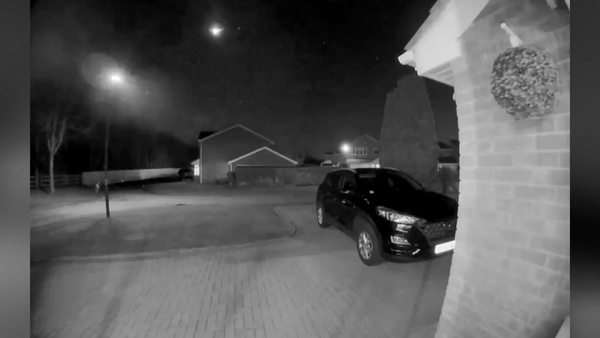 ingilterede-dev-meteor-panik-yaratti-o-anlar-kameralarda-1614596623197.jpg Son dakika: İngiltere'de dev meteor panik yarattı! O anlar kameralarda…