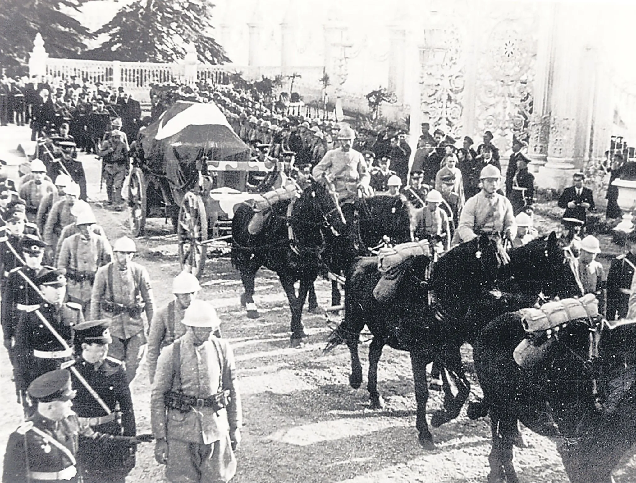 1940’tan 1950 yılına kadar 10 Kasım ‘Milli Matem’ 11 Kasım ‘Mesut Bir Yıldönümü’ oldu
