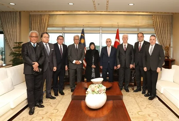 malezya-federal-mahkemesi-heyeti-turkiyede-1737112214165.jpg