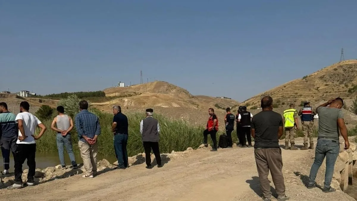 Kezer Çayı’na giren çocuk hayatını kaybetti: 100 metre uzaklıkta bulundu Kezer Çayı’na giren çocuk hayatını kaybetti: 100 metre uzaklıkta bulundu