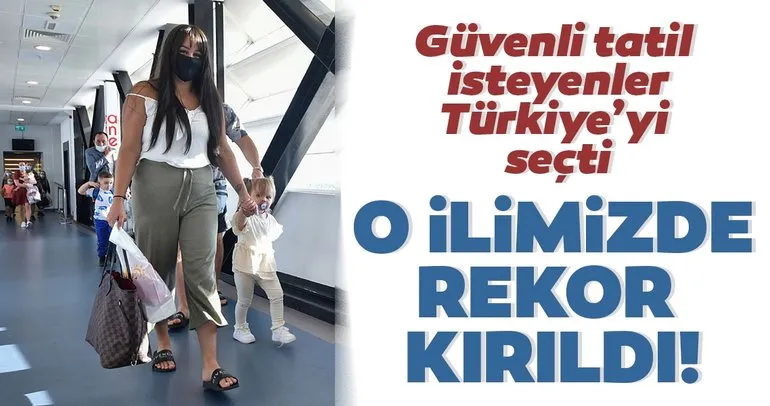Güvenli tatilin adresi Türkiye! O ilimizde turist rekoru kırıldı