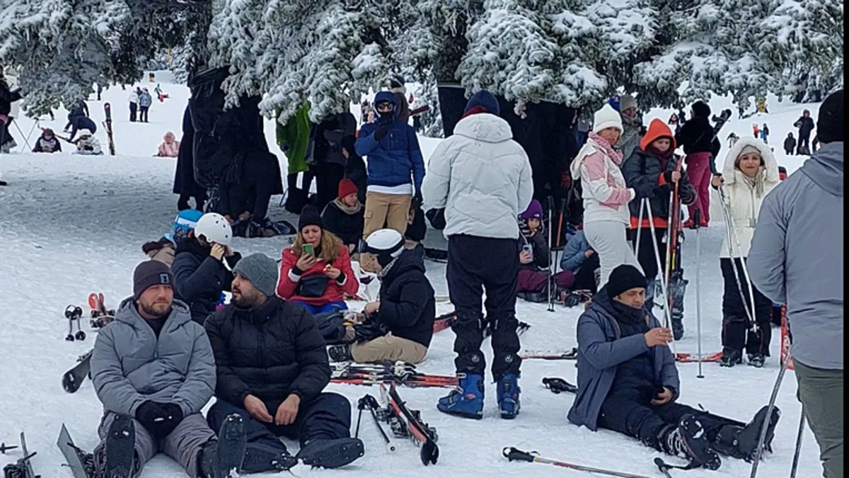 Uludağ’da telesiyej arızası: Mahsur kalan 40 tatilci kurtarıldı Uludağ’da telesiyej arızası: Mahsur kalan 40 tatilci kurtarıldı