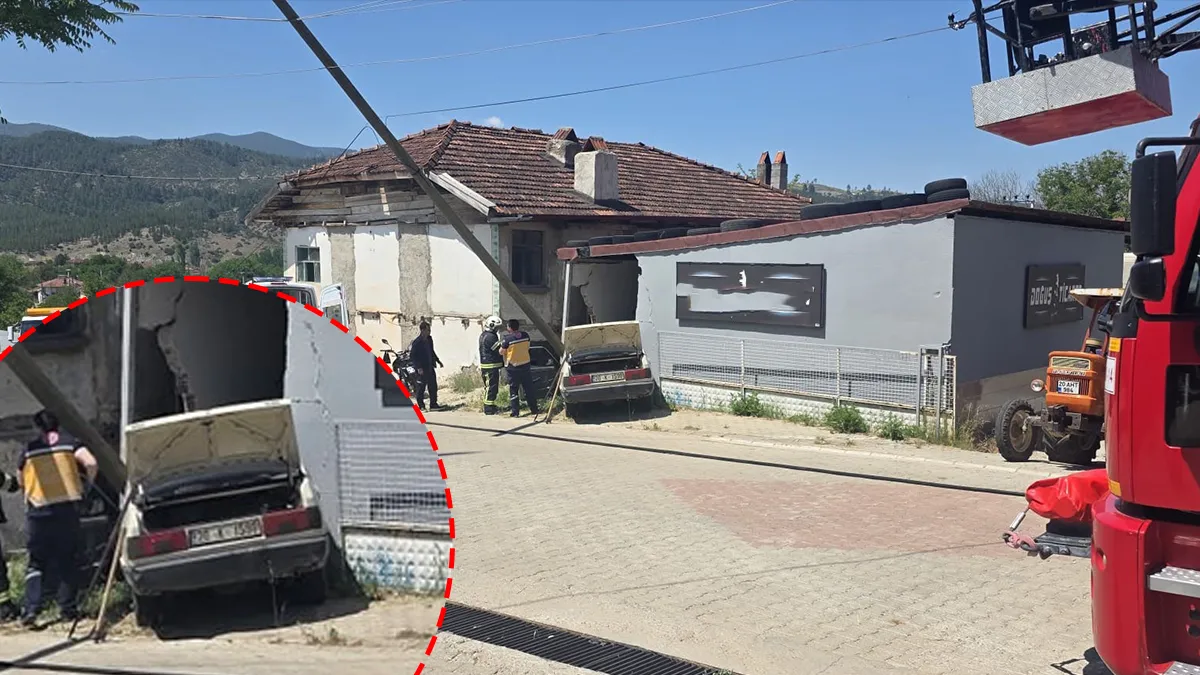 Denizli’de acı kaza! Kontrolden çıkan otomobil depo duvarına ok gibi saplandı: Karı-koca hayatını kaybetti! Denizli’de acı kaza! Kontrolden çıkan otomobil depo duvarına ok gibi saplandı: Karı-koca hayatını kaybetti!