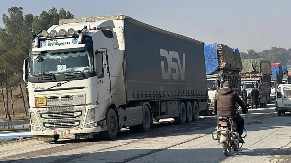 Suriye ordusu iki insani koridor açtı: Aynularab’a yardım malzemesi gönderildi