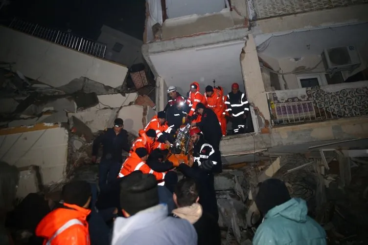 SON DAKİKA: Deprem sonrası mucize kurtuluşlar! Gözyaşları sel olup aktı!