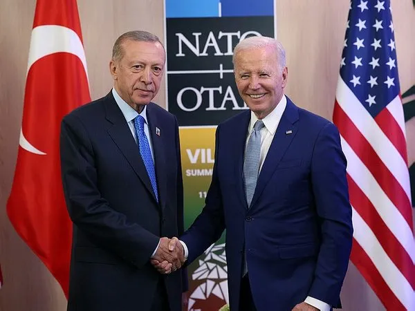 son-dakika-baskan-erdogan-nato-liderler-zirvesi-donusu-ucakta-gazetecilerin-sorularini-yanitladi-1689241738072.jpg