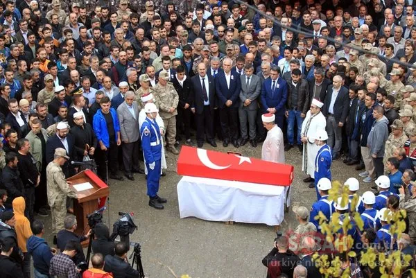 Son yolculuğuna on binler uğurladı
