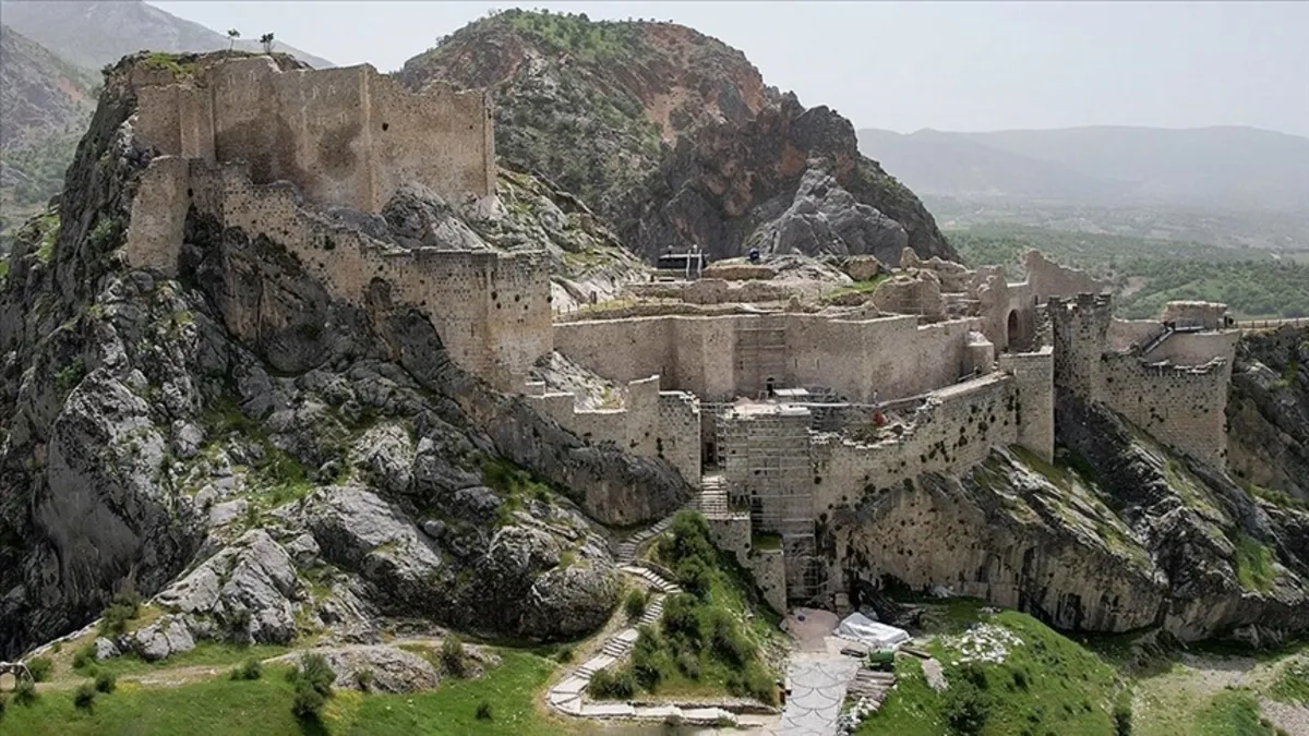 Adıyaman’ın 2 bin yıllık mirası küllerinden doğdu: Kahta Kalesi’nde 40 milyon TL’lik restorasyon!