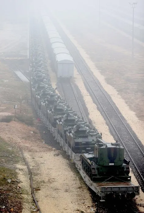 Sevk edilen askeri araçları taşıyan tren, Gaziantep Garı’na ulaştı