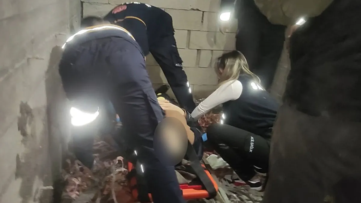 Sivas’ta inşaatta asansör boşluğuna düşen kadın yaralandı Sivas’ta inşaatta asansör boşluğuna düşen kadın yaralandı