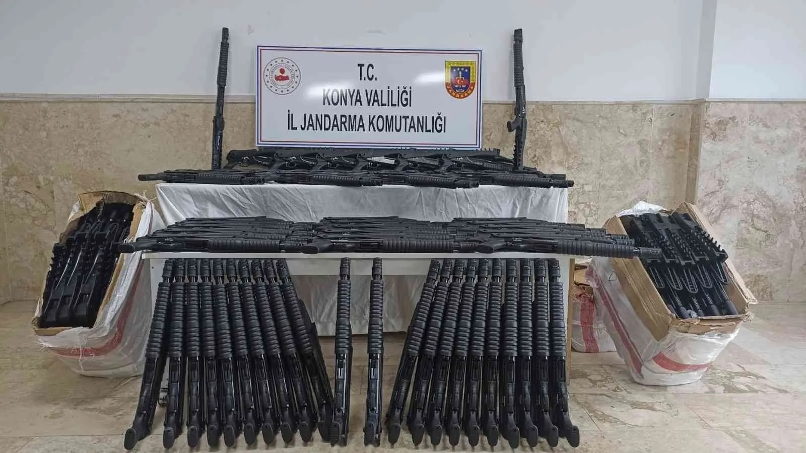 Konya’da yasa dışı üretim 150 pompalı tüfek ele geçirildi