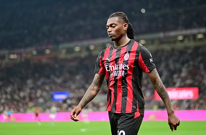 rafael-leao-galatasaray-taraftarini-heyecanlandirdi-1778957012138.jpeg