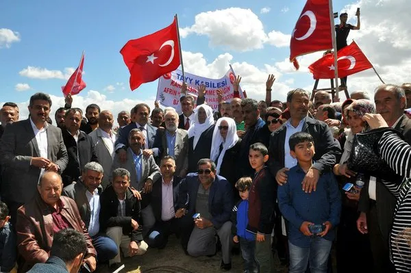 Tayy Aşireti TSK'nın Zeytin Dalı Harekatı'ndaki başarısını davul zurnayla kutladı