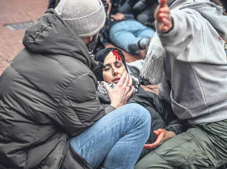 Avrupa’nın insanlığı ayaklar altında! Soykırım tezahüratı serbest Filistin bayrağı yasak