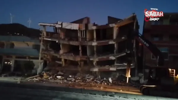 4 katlı bina korna sesiyle böyle yıkıldı | Video
