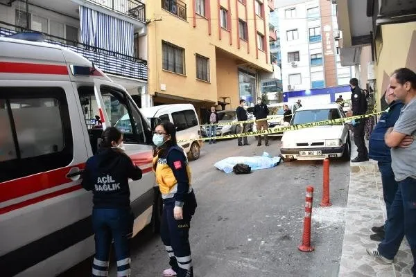 Son dakika: İşe gitmek için evden çıktı, sokak ortasında ceset buldu! Korkunç olay İzmir'de yaşandı!