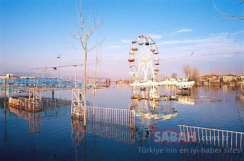 17 Ağustos 1999.. Türkiye'yi yıkan depremin acı görüntüleri