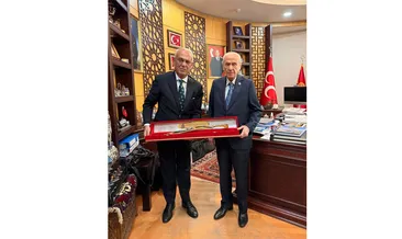 Bahçeli’ye hediye kılıç