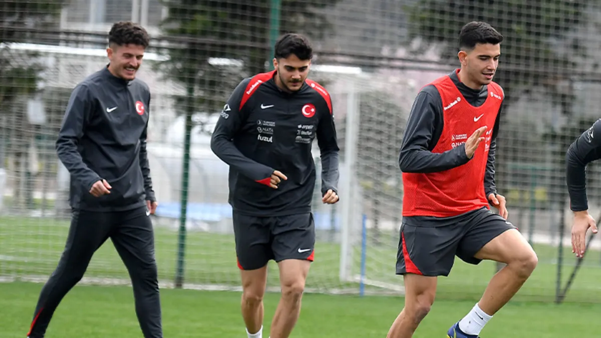 Mustafa Hekimoğlu, Ümit Milli Takım aday kadrosundan çıkarıldı! Mustafa Hekimoğlu, Ümit Milli Takım aday kadrosundan çıkarıldı!