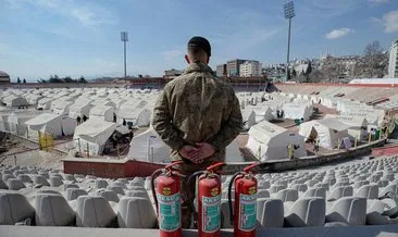 TSK’nın alev gözcüleri çadır kentte yangın riskine karşı 24 saat nöbet tutuyor