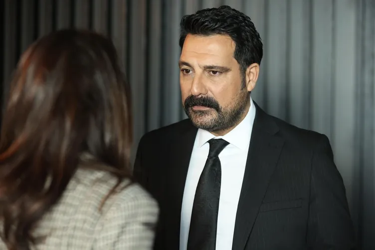 Can Borcu’nda Handan kızını vazgeçirmeye çalışıyor