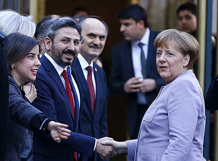 Almanya Başbakanı Merkel Gazi Meclis’i ziyaret etti!