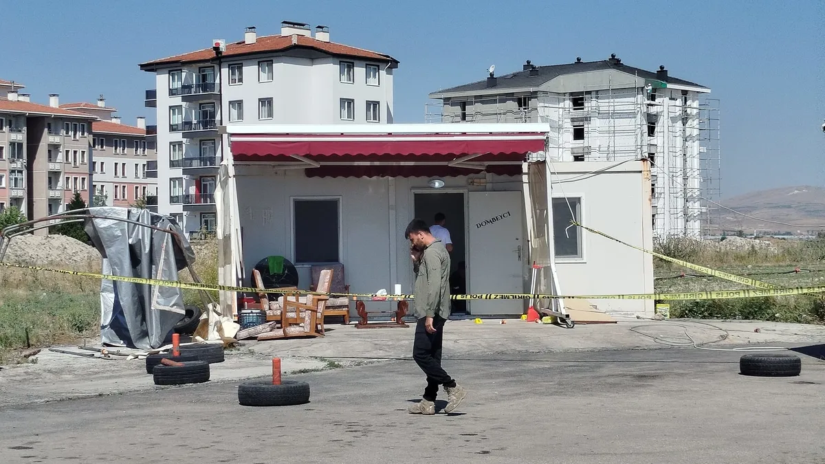 Afyonkarahisar'da minibüs durağında yaşanan kavgaya ilişkin genel bir görünüm.