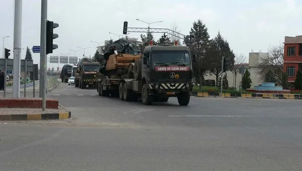 Sınıra askeri sevkiyat devam ediyor
