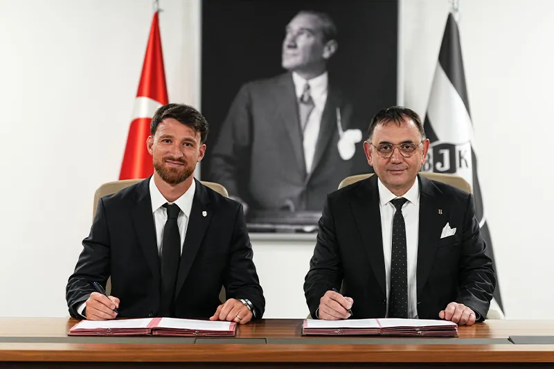 Süper Lig'de transfer rüzgarı! İşte resmen açıklanan tüm imzalar (2026-2027)