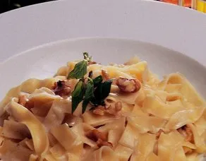 Peynir Soslu Cevizli Papardelle