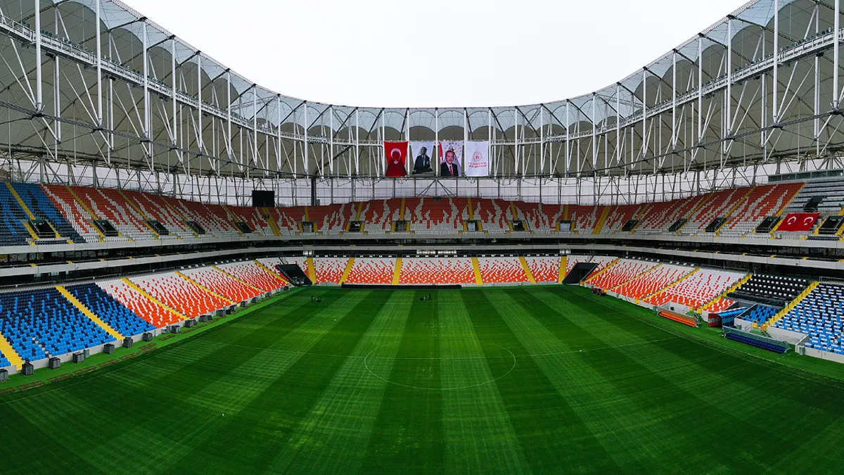 Adana Demirspor’da yönetim taraftar grubuna devredildi Adana Demirspor’da yönetim taraftar grubuna devredildi