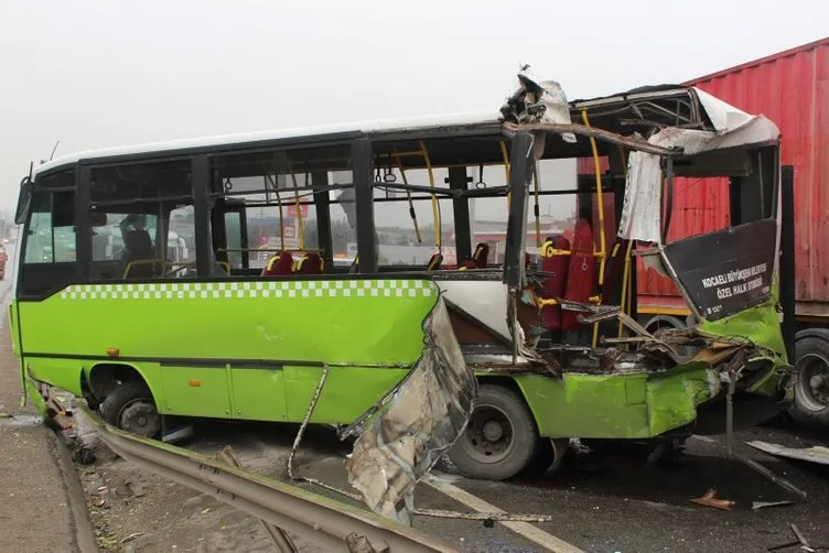 D100’de tır halk otobüsüne arkadan çarptı: 1’i ağır 9 yaralı