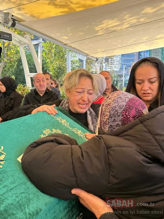 51 yaşında hayatını kaybeden oyuncu Vural Çelik’e acı veda... Annesi ve kardeşi gözyaşlarına boğuldu! ’Ne olur kalk abim’