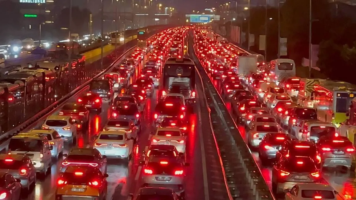 İstanbul'da trafik yoğunluğu son durum: 14 Ekim Avrupa ve Anadolu Yakası