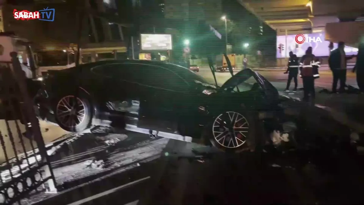 Şişli’de geci kaza! Lüks otomobil kaza yaptı: 3 yaralı | Video videosunu izle Şişli’de geci kaza! Lüks otomobil kaza yaptı: 3 yaralı | Video videosunu izle