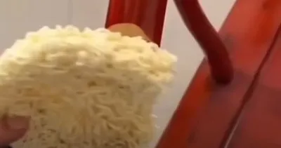 İnanılmaz! Noodle ile tamir ettiği şeyi anlamak mümkün değil
