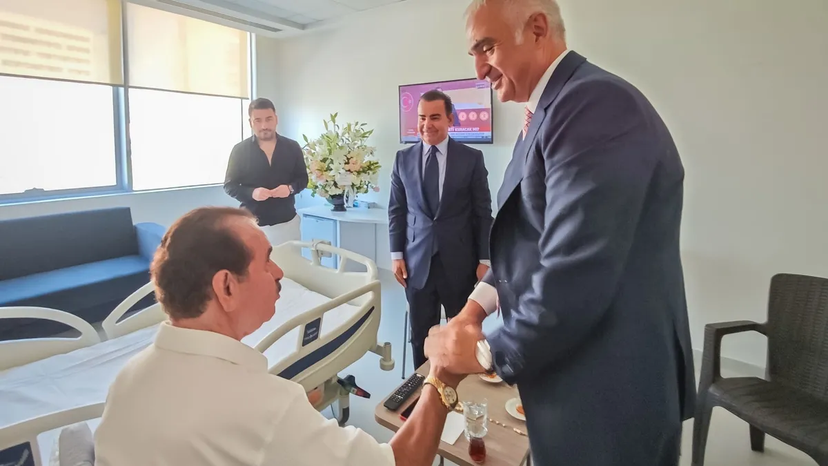 Bakan Ersoy'dan İbrahim Tatlıses'e hastane ziyareti!