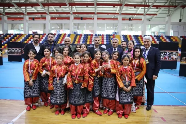 adiyamanda-halk-oyunlari-yarismalari-gorsel-bir-solene-donustu-1710628074363.jpg