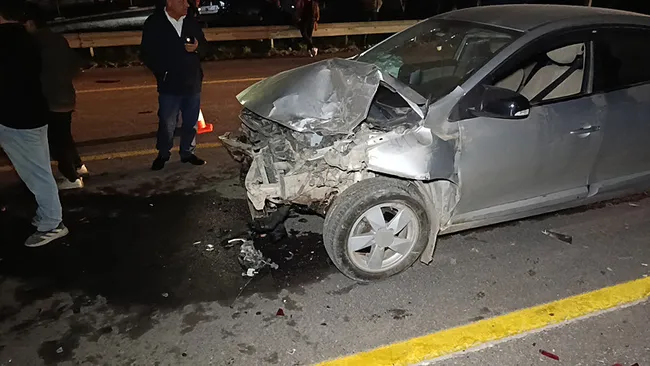 sanliurfada-zincirleme-trafik-kazasi-5-kisi-yaralandi-1764262588749.jpeg