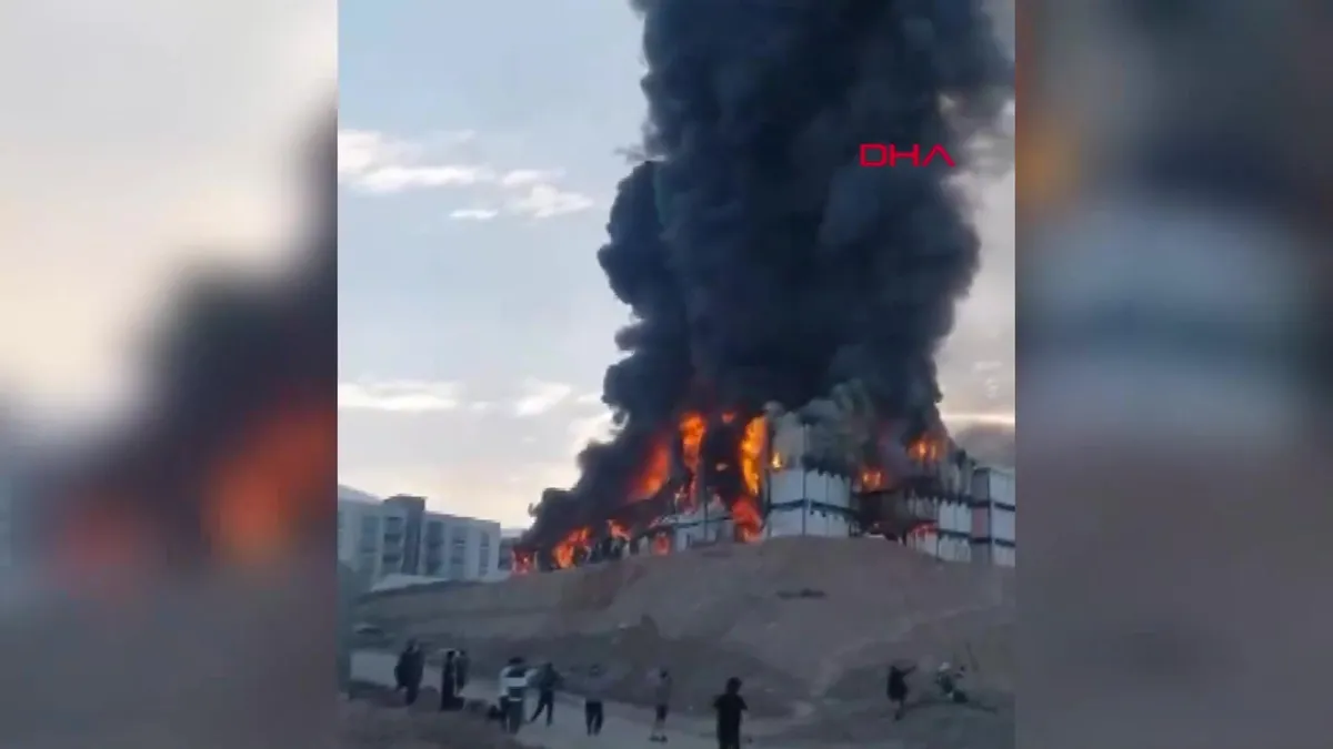 Kahramanmaraş’ta inşaat şantiyesinde yangın: 1 ölü, 6 yaralı | Video videosunu izle Kahramanmaraş’ta inşaat şantiyesinde yangın: 1 ölü, 6 yaralı | Video videosunu izle