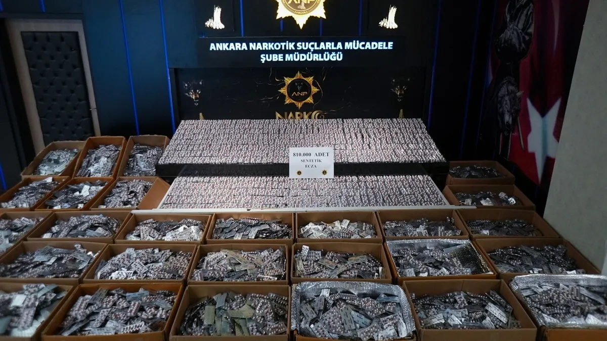 Ankara’da narkotik operasyonu: 810 bin uyuşturucu hap ele geçirildi Ankara’da narkotik operasyonu: 810 bin uyuşturucu hap ele geçirildi
