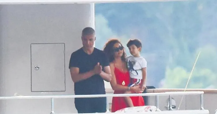 Çocuk kucakta baba balık avında