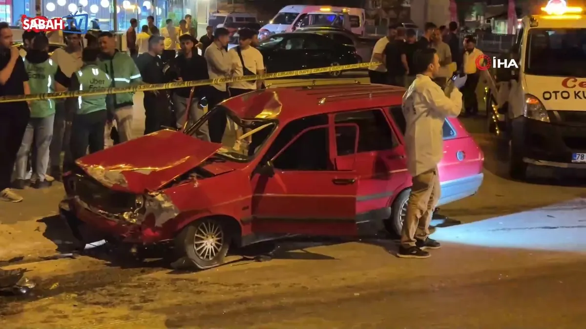 Kırmızı ışık ihlali felaket getirdi: Otomobilin çarptığı motosikletli ağır yaralandı | Video videosunu izle Kırmızı ışık ihlali felaket getirdi: Otomobilin çarptığı motosikletli ağır yaralandı | Video videosunu izle