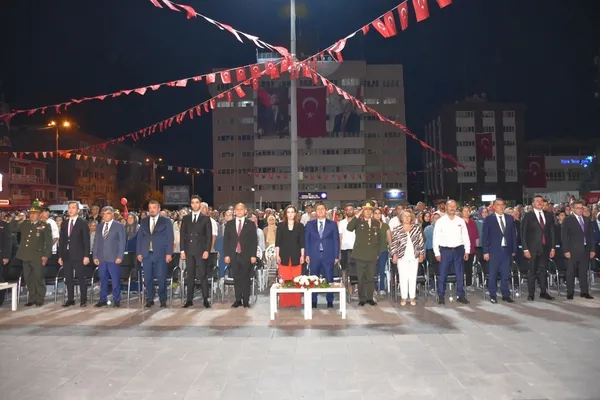 kirikkale-15-temmuzun-10-yilinda-binlerce-vatandas-turk-bayraklariyla-meydanlara-akin-etti-1784147121234.jpg