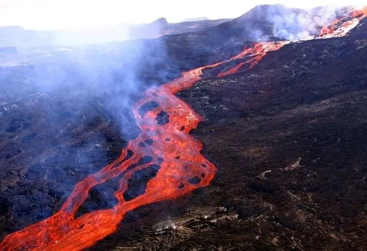 Hint Okyanusunda yanardağ patladı