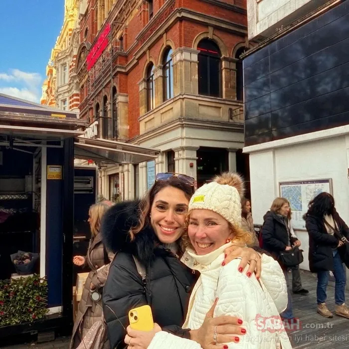 Londra’da sürpriz buluşma! Sihirli Annem’in Suzan’ı Zuhal Topal ile Betüş’ü İnci Türkay bir araya geldi!