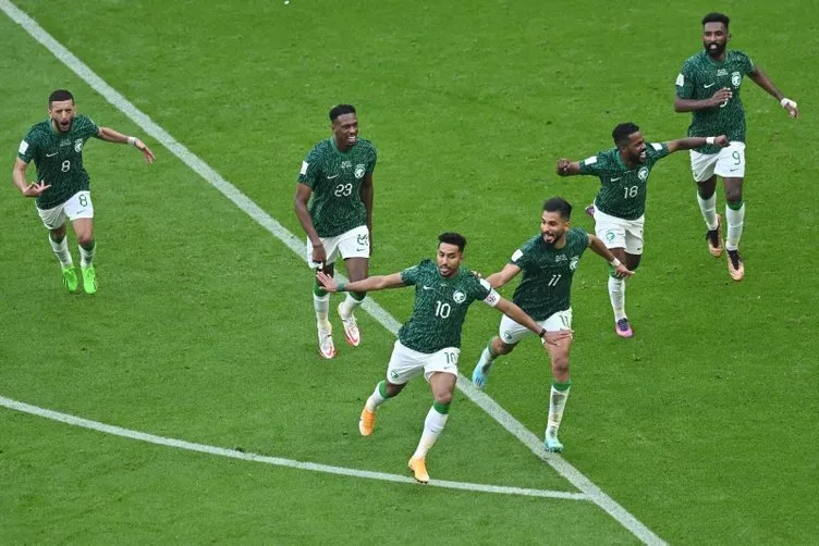 Son dakika haberi... Messi'nin Arjantin'i Katar'da dağıldı! Dünya Kupası'nda 48 yıl sonra bir ilki yaşadılar