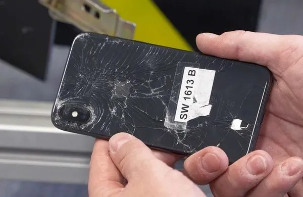 iPhone X dayanıklılık testinden geçemedi