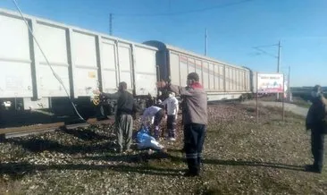 Yük treninin traktöre çarpması kameraya yansıdı: 1 ölü