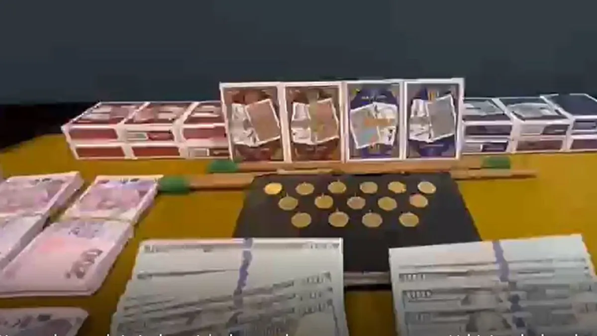 Ankara'da kumar operasyonu kapsamında polis ekiplerinin bir mekana girişi.